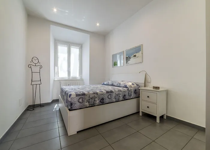 Guesthost - Porta Pia & Torlonia With Balcony Apartment *