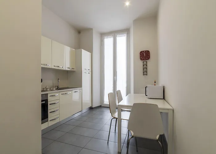 Guesthost - Porta Pia & Torlonia With Balcony Apartment Rom