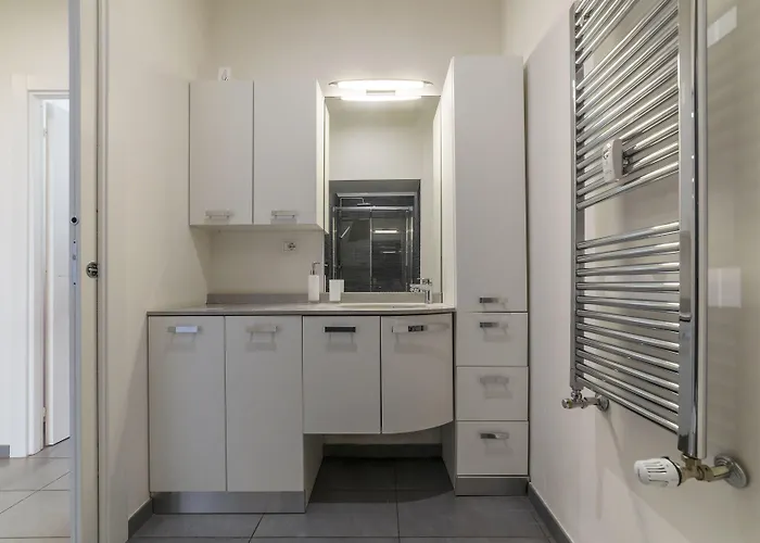 Guesthost - Porta Pia & Torlonia With Balcony Apartment